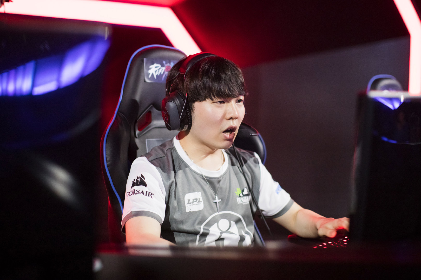 IG血洗DRX,Inspired打出惊人五杀强强对话成都决赛之夜,留下经典瞬间 IG血洗DRX,Inspired打出惊人五杀强强对话成都决赛之夜,留下经典瞬间