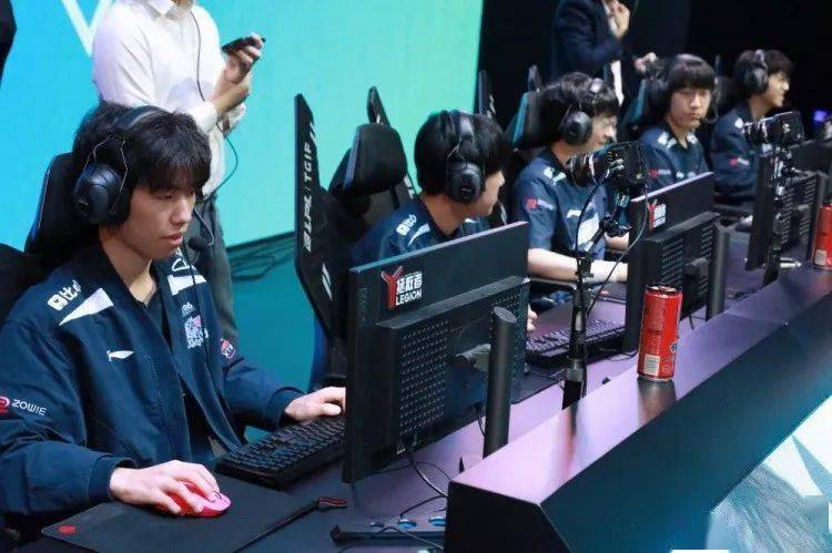 FPX鏖战G2,Elk完成史诗逆转宿敌对决全球总决赛,成为赛场最大亮点 FPX鏖战G2,Elk完成史诗逆转宿敌对决全球总决赛,成为赛场最大亮点