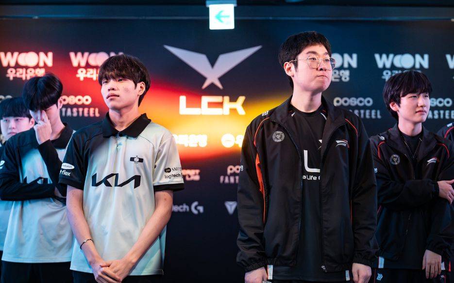 HLE横扫IG,Deft线上压制力十足顶尖较量成都决赛之夜,点燃全场激情 HLE横扫IG,Deft线上压制力十足顶尖较量成都决赛之夜,点燃全场激情