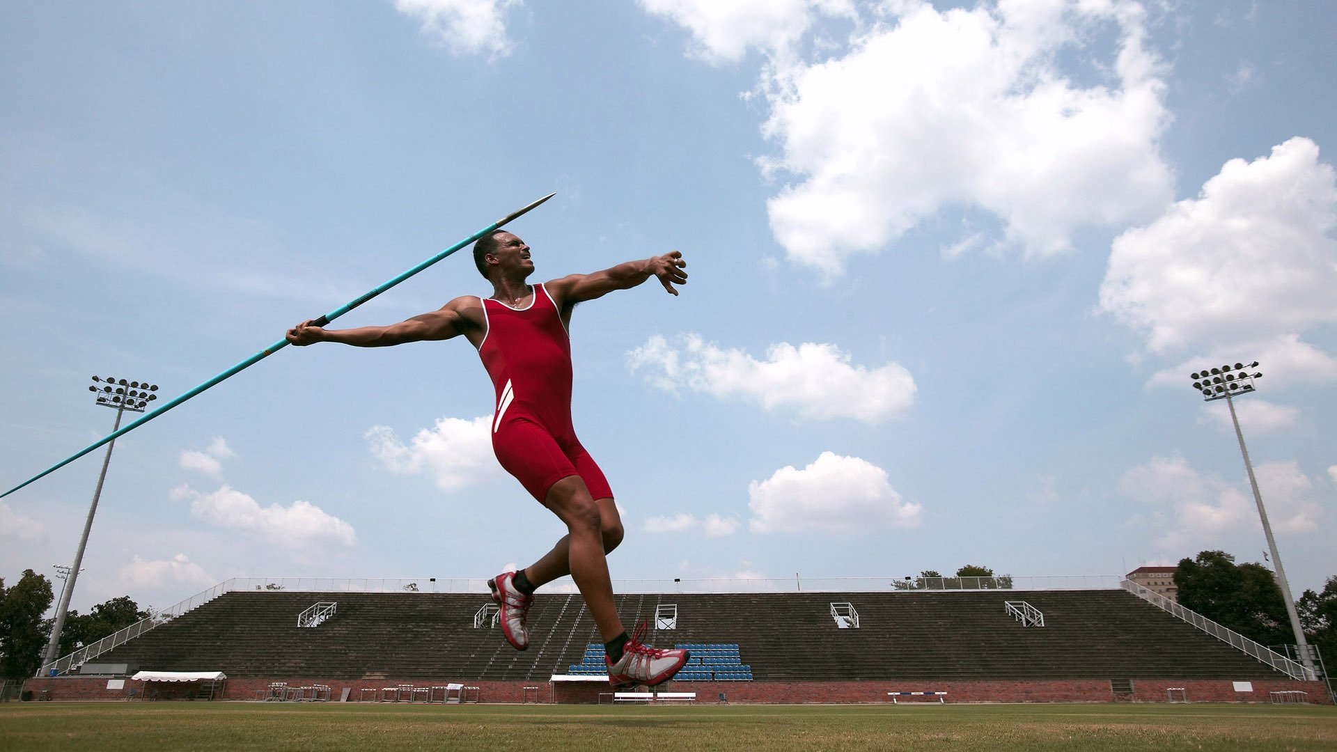 火箭绝杀魔术VS福克斯接管欧冠，体育世界里，个人英雄与团队意志的永恒交响